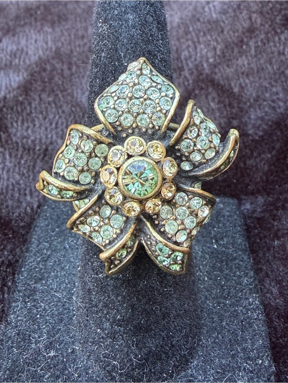 Heidi Daus Vintage
"Blossoming Beauty Crystal Accented Flower Ring. *Size 6